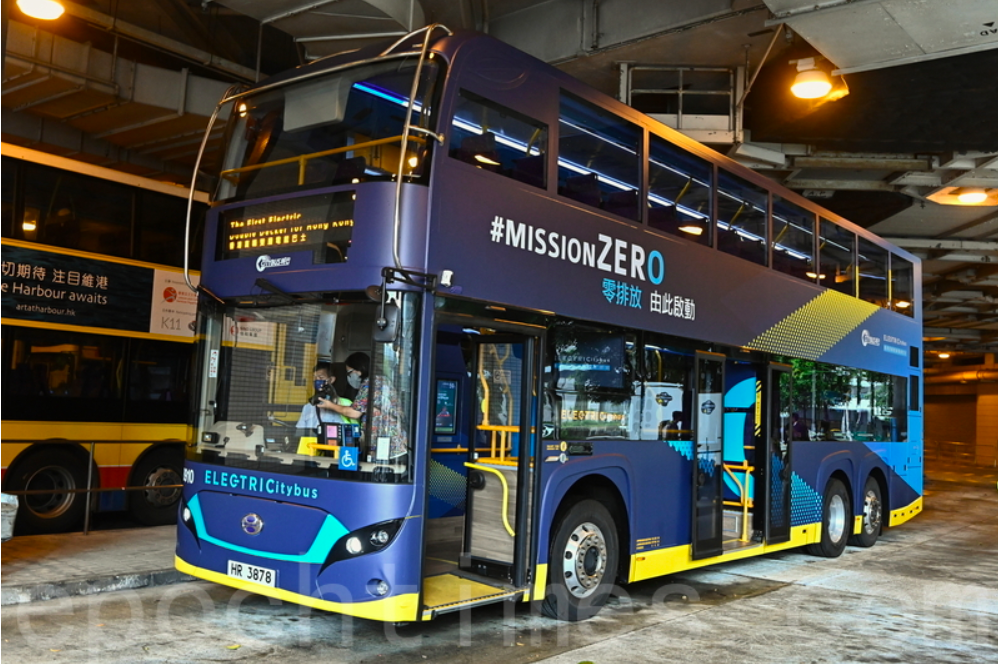 雙層電能巴士「ELECTRICitybus」將於明天（7月4日）正式投入服務，會於20，20A和22M共三條的九龍區路線作試驗。資料圖片（宋碧龍/大紀元）