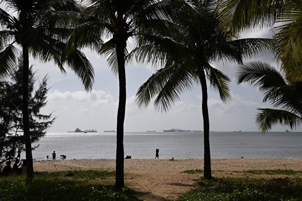 圖為海南三亞海灘。（GREG BAKER/AFP via Getty Images）