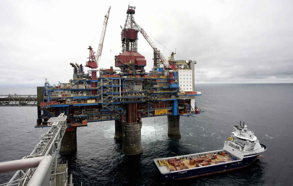7月5日，挪威海上油田工人決定罷工，要求加薪來補貼通脹造成的損失，這可能進一步縮減石油與天然氣供應。圖為挪威的斯萊普納（Sleipner）天然氣平台。（AFP）
