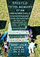 如果你看到墓碑上有硬幣 千萬別動它