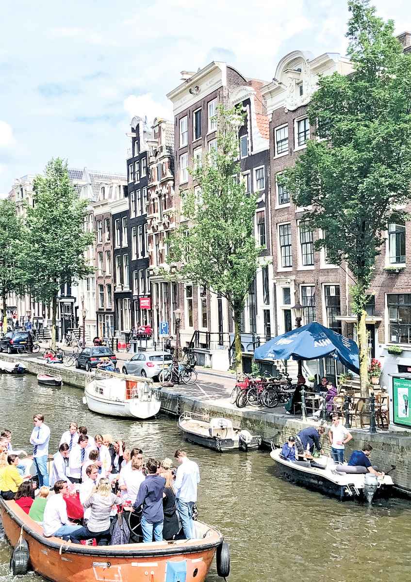 阿姆斯特丹有著四通八達的運河。(圖/王穎)