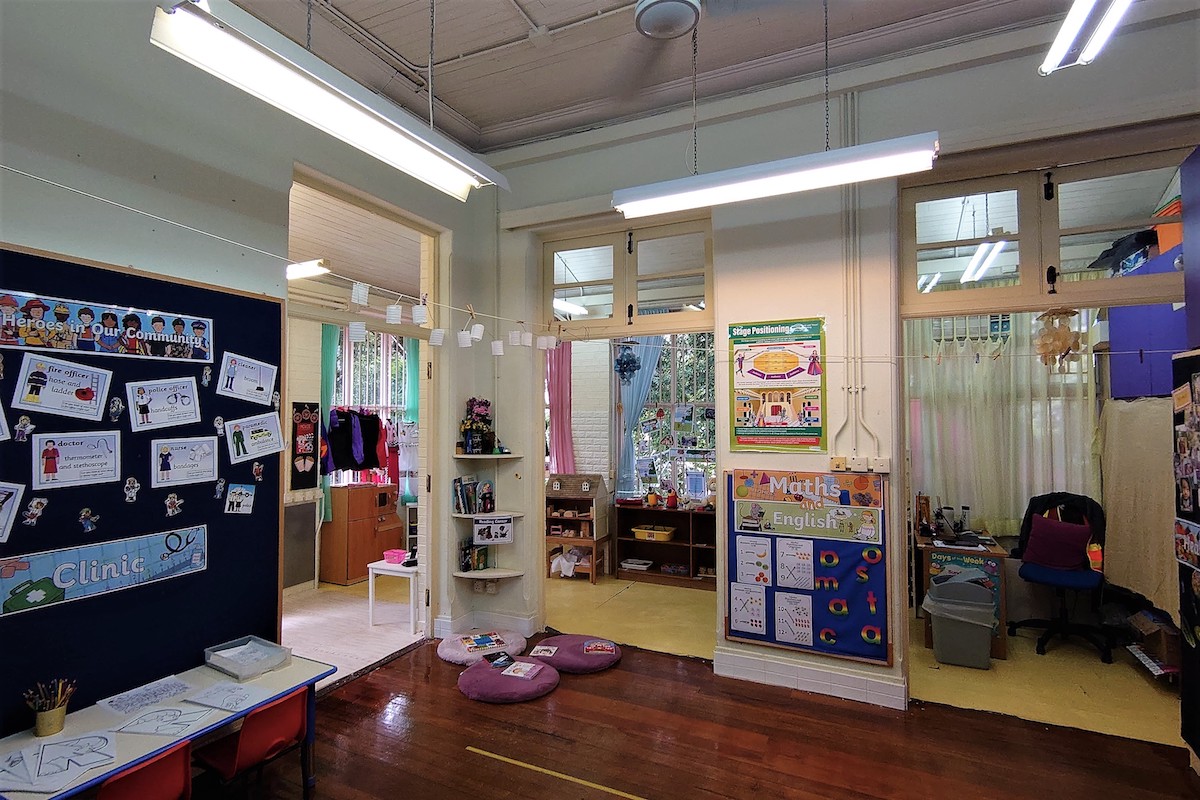 幼稚園內部已裝飾成適合上課的地方，但仍保留著不少原本的建築風格。（鄺嘉仕提供）