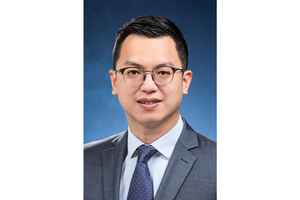 勞工及福利局副局長家人確 何啟明正進行家居檢疫