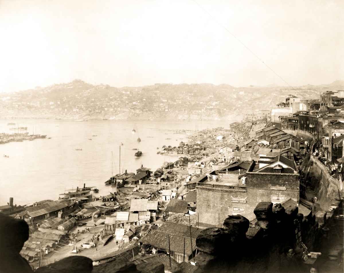 1944年1月，抗日戰爭時的中國重慶河濱。（Shutterstock）