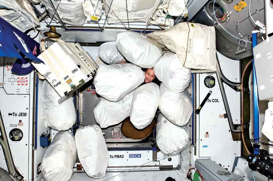國際太空站利用氣閘艙  成功拋擲垃圾入大氣層燒燬