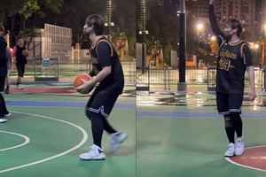 姜濤久違現身籃球場 身穿黑色球衣全程戴口罩（影片）