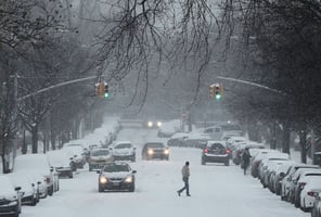 美周末冰天雪地 交通事故致多人死亡