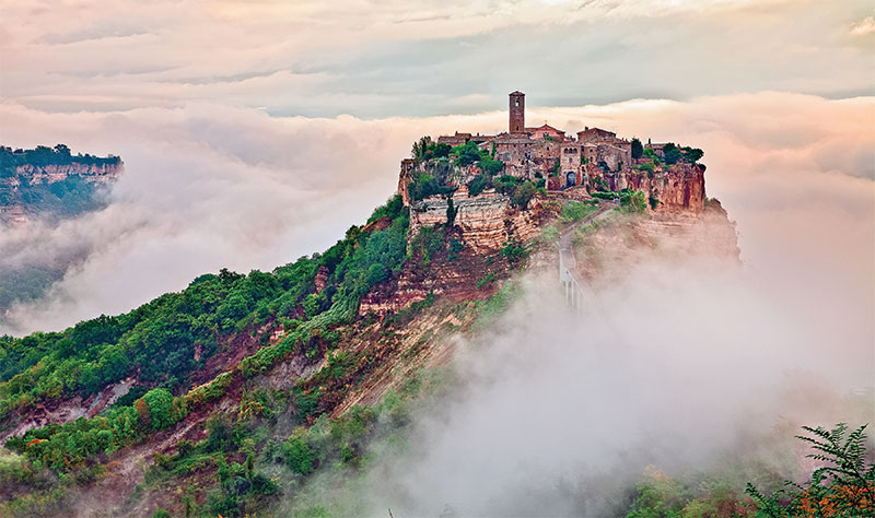 天空之城 意大利懸崖上的古堡