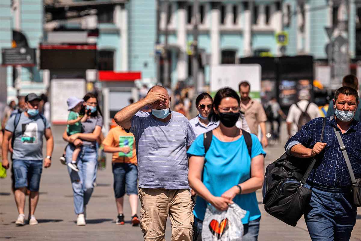 在俄羅斯莫斯科街上的市民。(Dimitar DILKOFF / AFP)