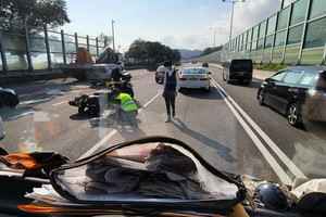 吐露港公路結婚花車與電單車相撞 鐵騎士腳部受傷