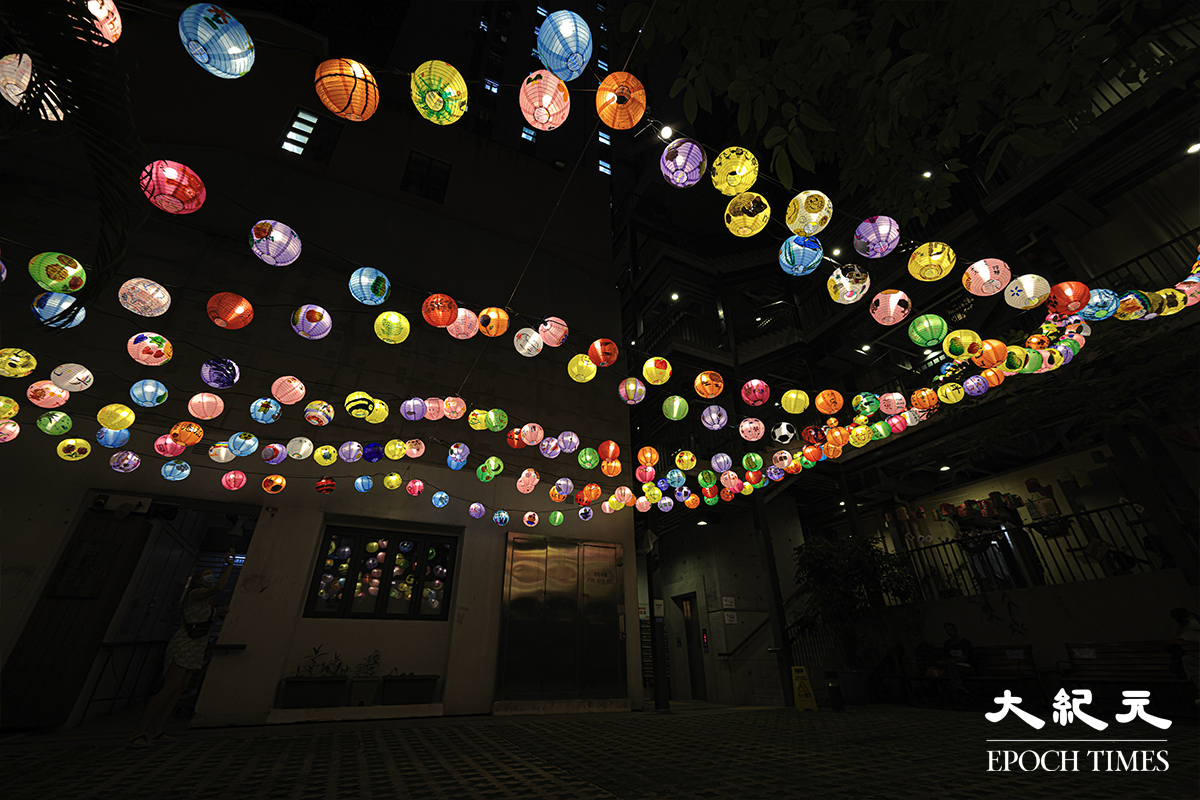 數百顆由街坊和公眾親手繪製的花燈在藍屋建築群掛起。（陳仲明／大紀元）