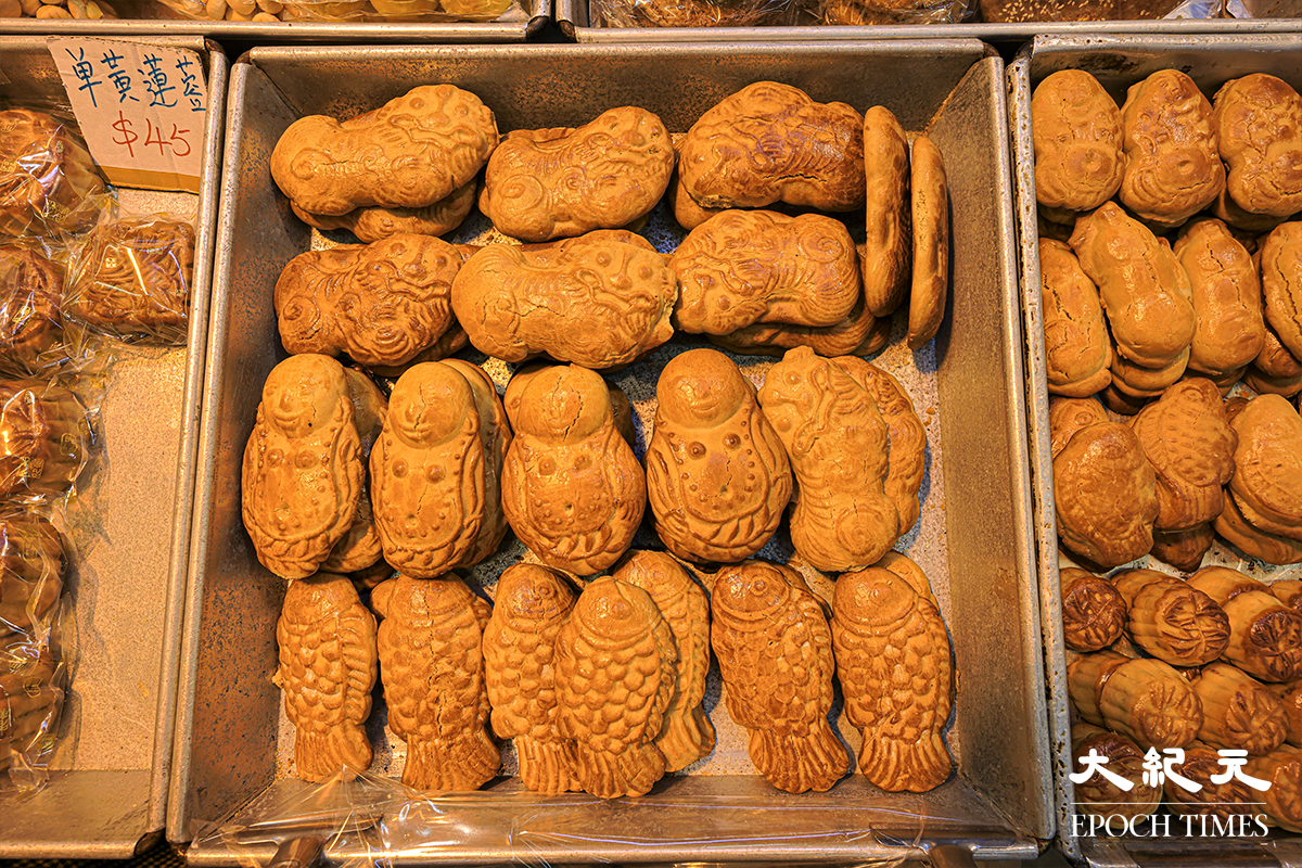 興發餅家的傳統中秋公仔餅。（陳仲明／大紀元）