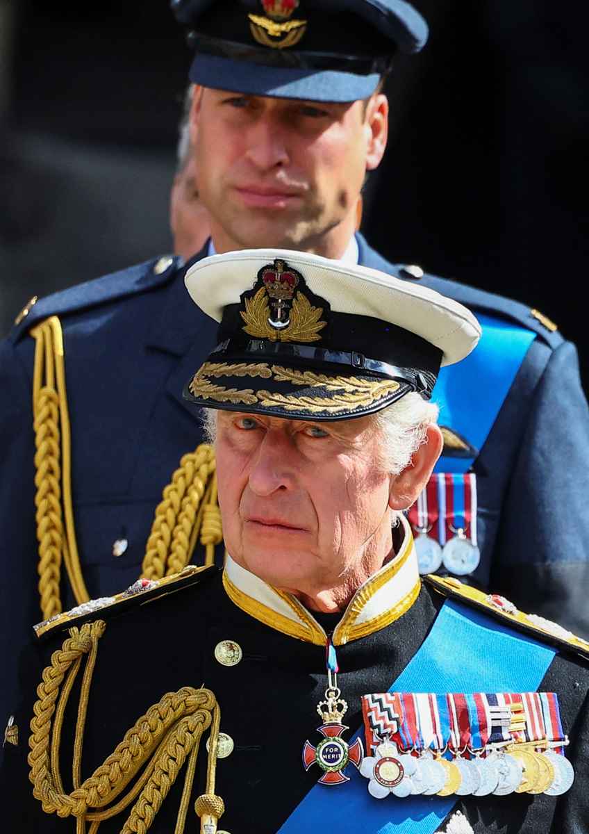 2022年9月19日，英國國王查理斯三世和威爾斯親王威廉出席英女王伊麗莎白的國葬。（HANNAH MCKAY / POOL / AFP）