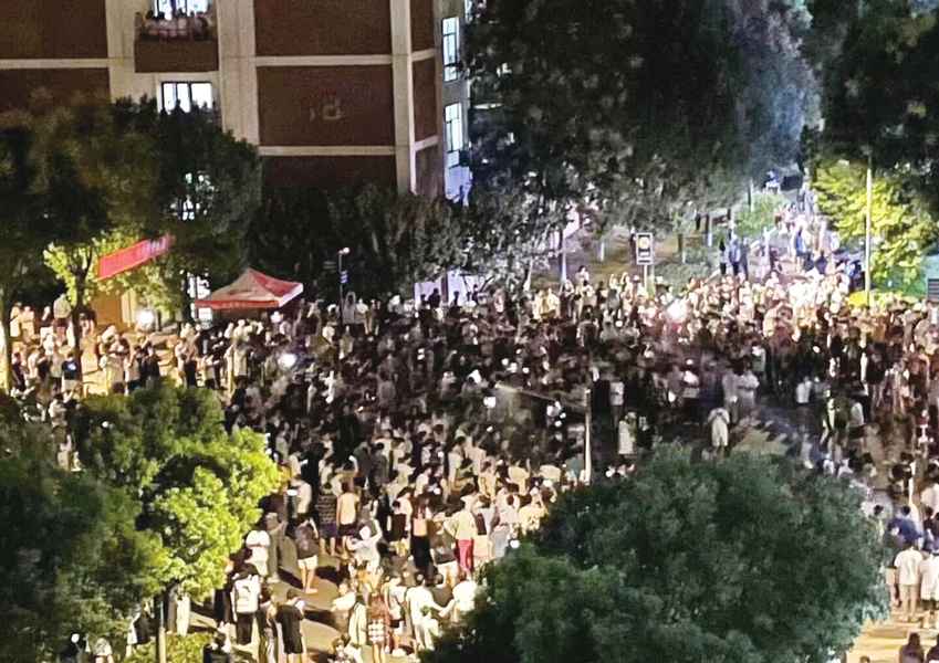 武漢高校爆發大規模學生遊行 