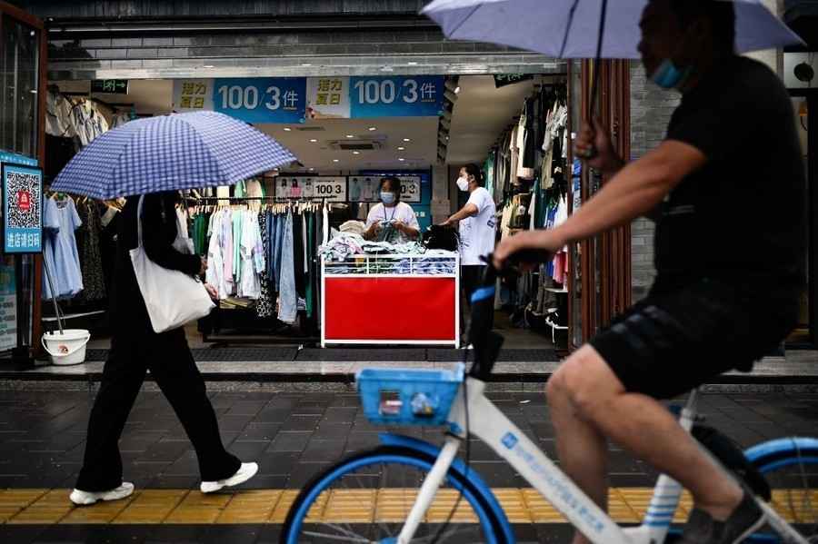 【大行報告】瑞銀：預測PE估值基本反映當前投資環境 看俏食品、運動股