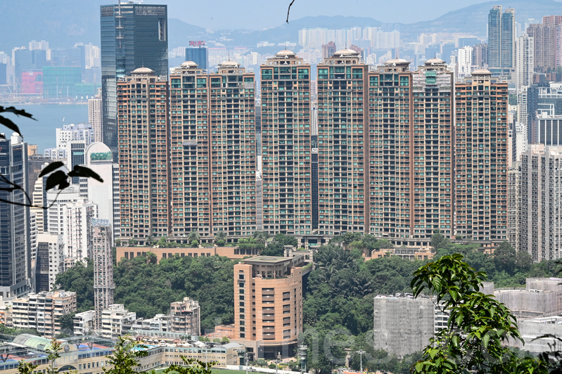 中原城市領先指數CCL今天（23日）公布截至9月18日，香港樓價一周下降0.78%。圖為禮頓山。（郭威利／大紀元）