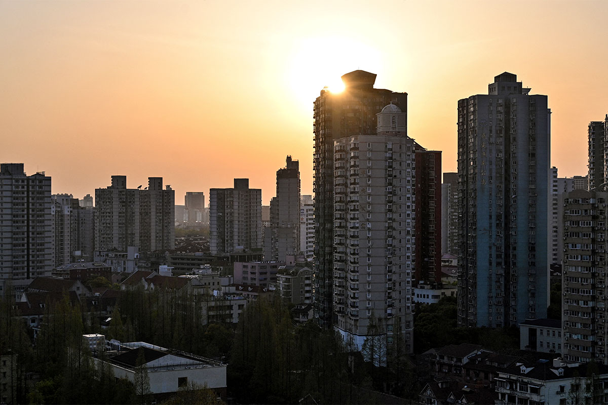 美專家認為，中國房地產已成龐氏騙局。前大陸地產商認為，目前樓市處於自殘式發展，將面臨斷崖式下跌。(Hector RETAMAL / AFP)