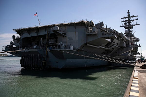 2022年9月23日，美國航空母艦「羅納德・列根號」（USS Ronald Reagan）停泊在韓國釜山海軍基地。（Woohae Cho/Getty Images）
