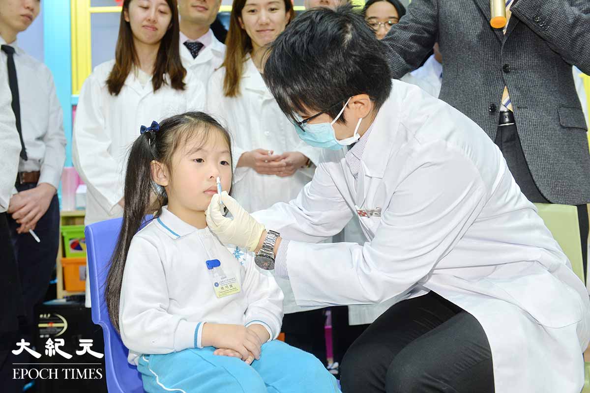 香港幼兒教育人員協會的調查顯示，超過六成受訪者認為噴鼻式疫苗可提升校方安排接種的意願。資料圖片。（宋碧龍／大紀元）