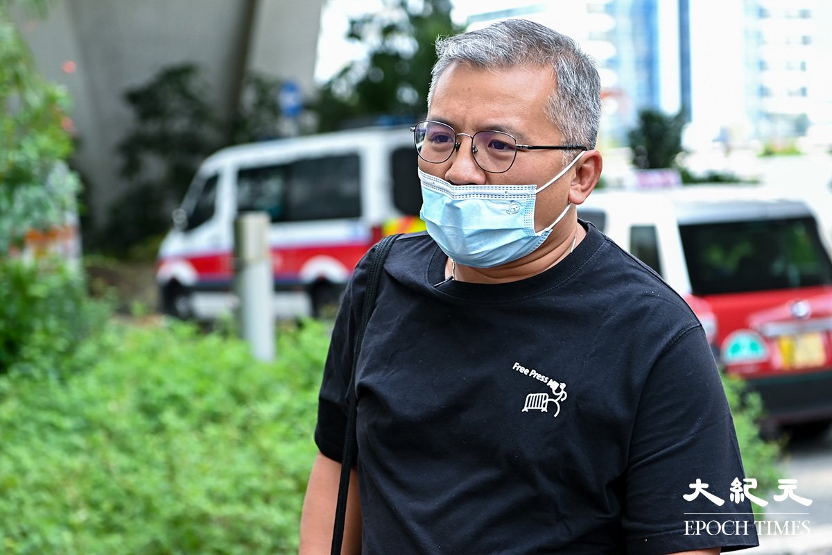 香港記者協會主席陳朗昇涉衝紅燈被控一項「沒有遵照交通燈的指示」的傳票控罪， 他不認罪，今（28日）在九龍城裁判法院受審。資料圖片。（宋碧龍／大紀元）