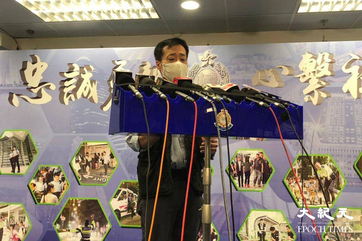 西九龍總區刑事(行動)警司鍾雅倫表示，警方今日以串謀詐騙罪拘捕4名現職公務員。他重申，至今共拘捕6名及通緝1名涉嫌濫發免針紙的西醫。（劉港業／大紀元）