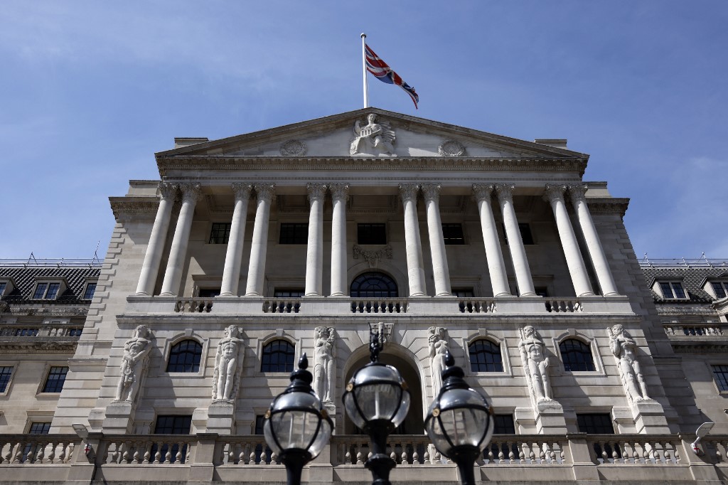 英倫銀行（Bank of England）今天（11日）被逼再度出手穩定市場，增加其買債計劃的規模。（CARLOS JASSO / AFP） 