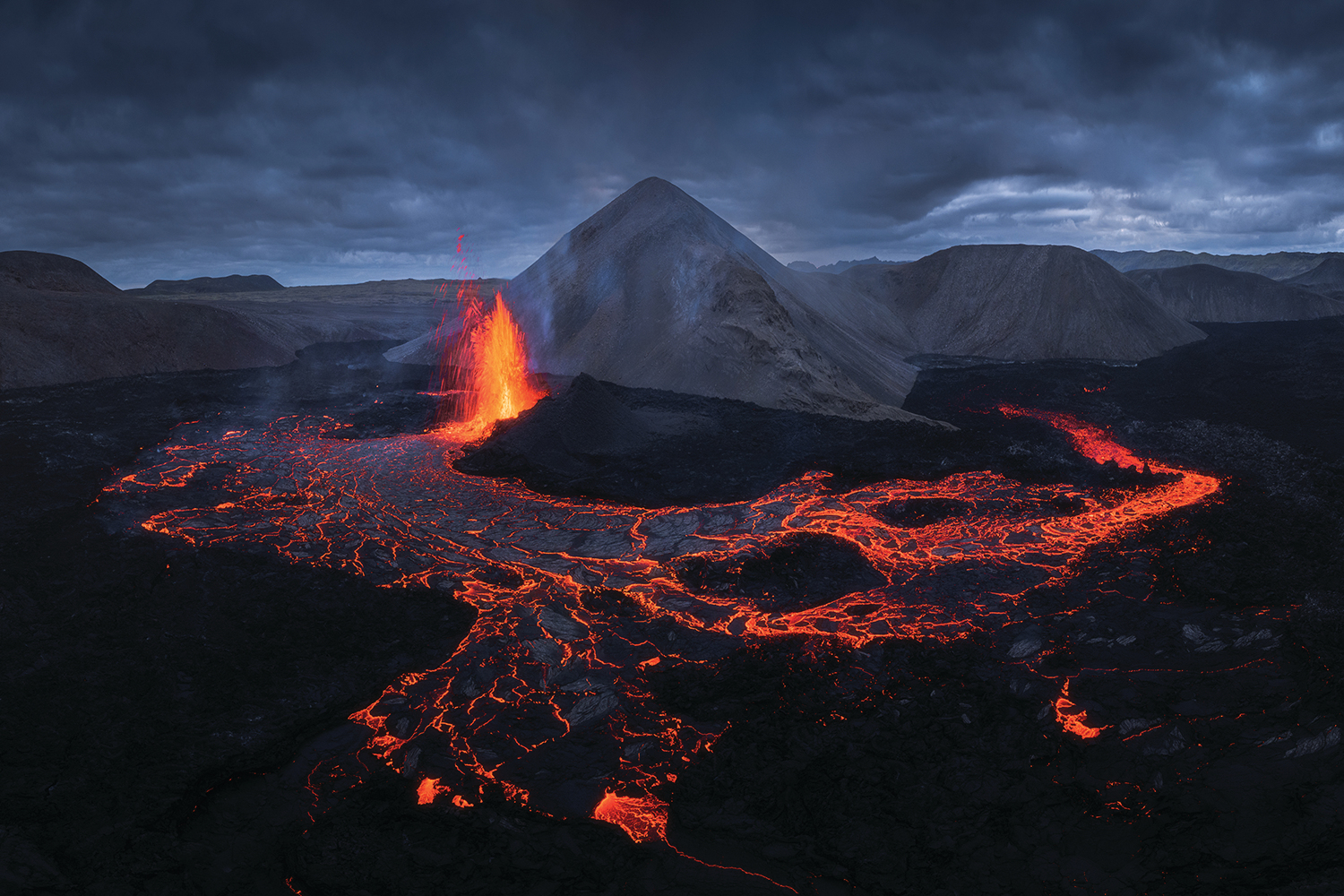 Kelvin Yuen今年到訪Iceland Geldingadalir拍攝時遇上火山爆發，用他的鏡頭記錄下壯麗一幕。