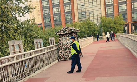 北京人談「看橋員」： 二十大獨有的風景線