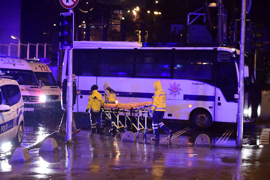 2017年1月1日凌晨，土耳其伊斯坦堡一家夜總會發生襲擊事件，造成至少39人死亡，69人受傷。（YASIN AKGUL/AFP/Getty Images）