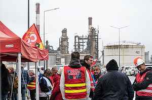 法國煉油廠持續罷工 總理擬再祭徵用工人令