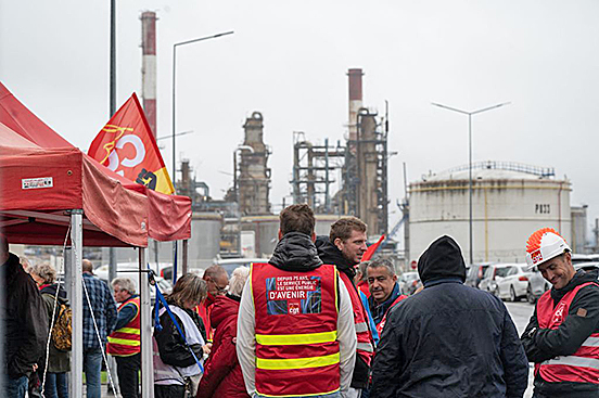 法國煉油廠持續罷工 總理擬再祭徵用工人令