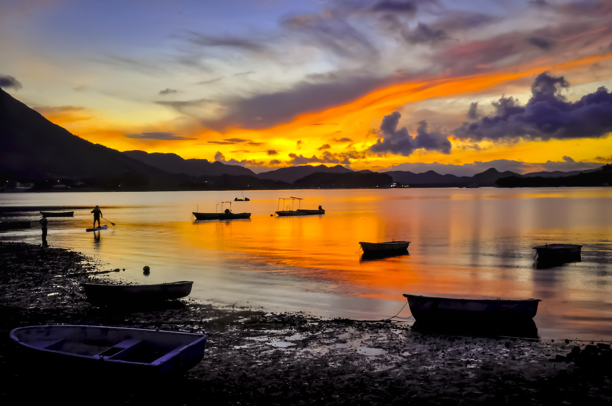 2021年Javan的作品《火燒天空雲》榮獲漁農自然護理署（漁護署）「光影‧赤灣」攝影比賽學生組地理景觀項目的冠軍。（受訪者提供）