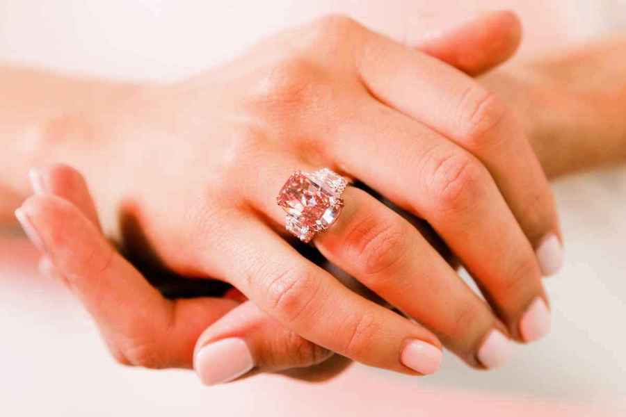 史上最高價粉紅鑽石 4990萬美元在香港拍出