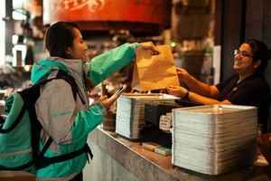 戶戶送：第三季餐廳信心指數跌至5.4 近五成餐廳加薪2%至5%