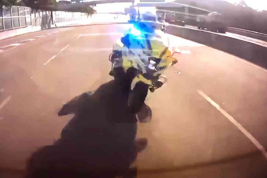 鐵馬元朗公路猛撞私家車尾