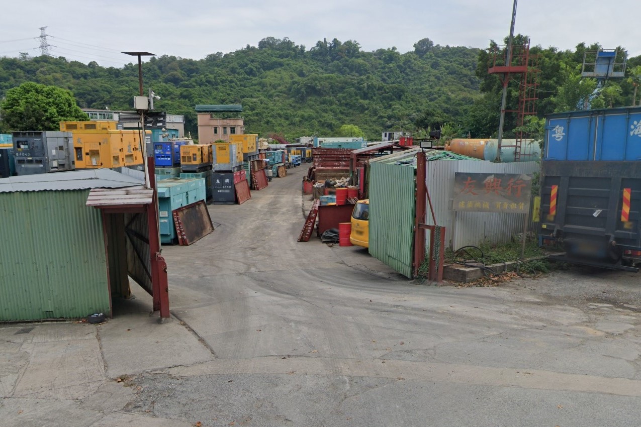 大埔林村新排屋村附近一個貨櫃場發生嚴重工業意外，一名男工人頭部重創送院。（Google街景圖片）