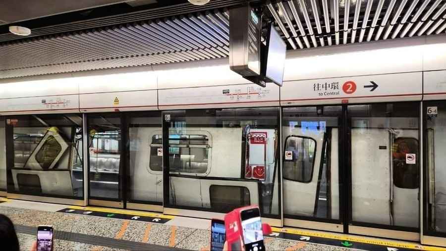港鐵甩門意外 專家：列車出軌所致