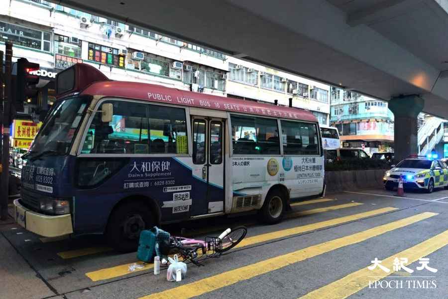 86歲伯伯駕駛小巴與單車相撞 女騎手手腳擦傷（影片）