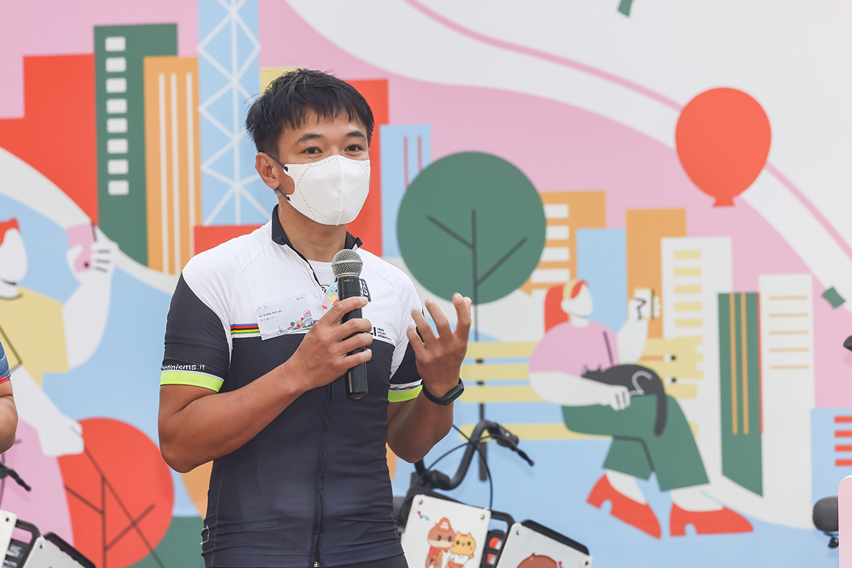 香港單車運動員黃金寶先生在活動中發言。（海濱事務委員會提供）