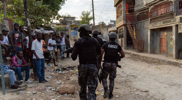 11月10日，海地太子港Carrefour Feuille社區發生武裝團夥襲擊事件，警方正在搜查。示意圖。（AFP）