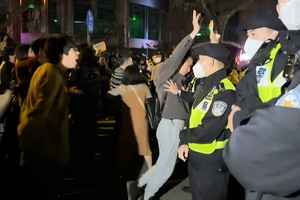 抗議急速蔓延 《放下你的槍》勸軍警莫開槍