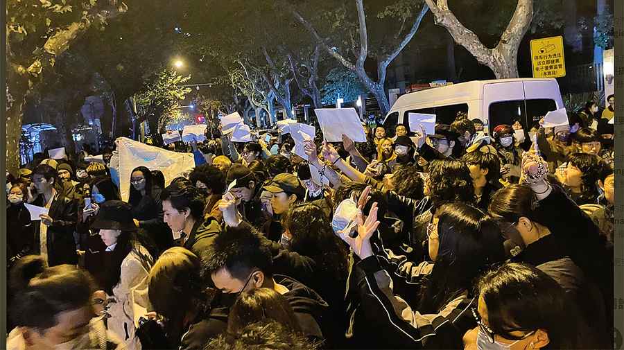 中國民眾群起抗議 多地高校學生聚集發聲