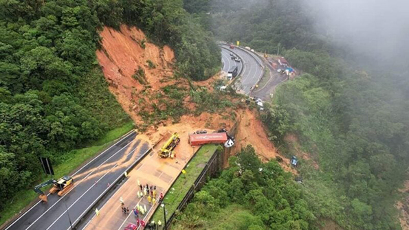 巴西南部山崩沖走車輛 至少兩死 數十人失聯