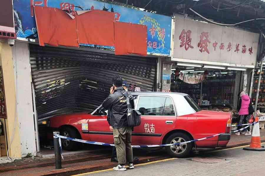 上水的士撞店舖鐵閘 警列刑毀案