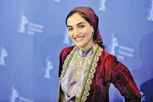 民眾數月抗議後 伊朗廢除宗教警察 但又抓捕一女星
