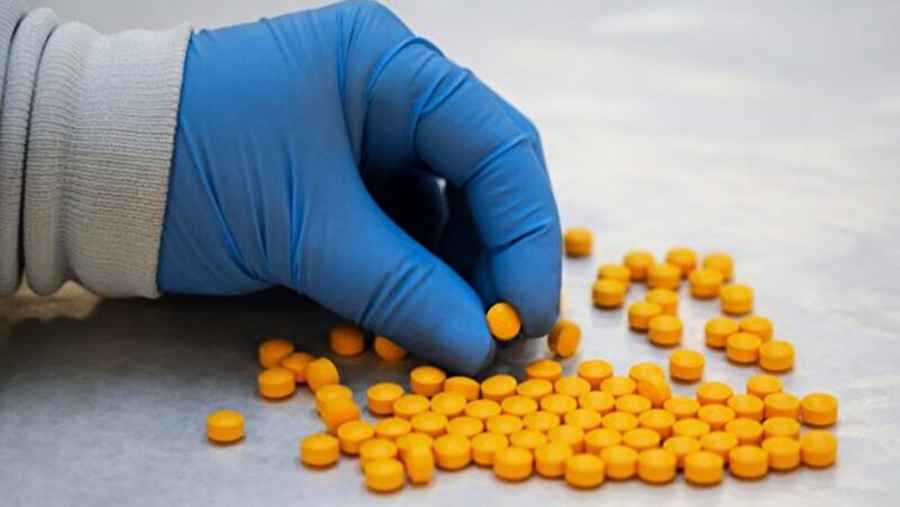 防疫政策調整 中國多省市藥品斷貨