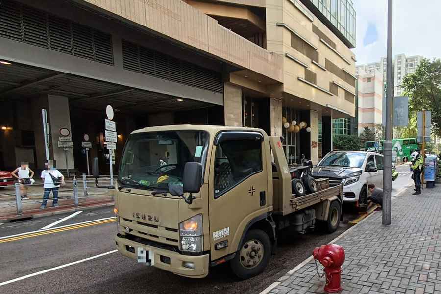 警方單日發近4,300張告票 拖走20輛車