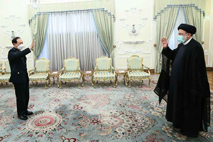 不滿習近平訪沙特所站立場 伊朗總統要求中方作出「補償」