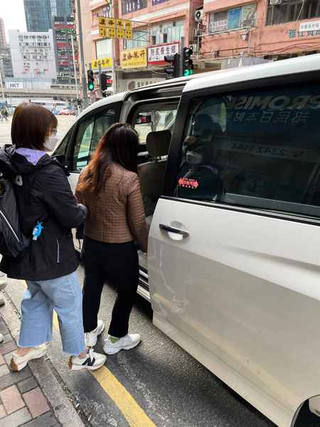 警觀塘掃黃拘1女子 按摩場所3人遭票控