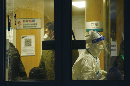 北京疫情慘烈 外籍醫生稱行醫30年從未見過
